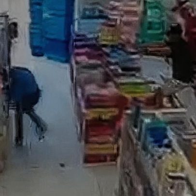 Suspeito morre baleado por PM durante tentativa de roubo a farmácia em SP