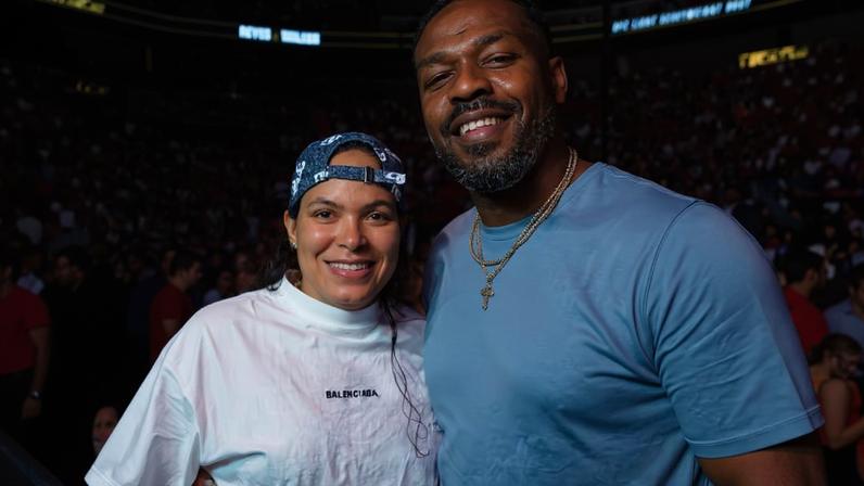 Jon Jones e Amanda Nunes no UFC 327 (Foto: Divulgação/Instagram Oficial UFC)