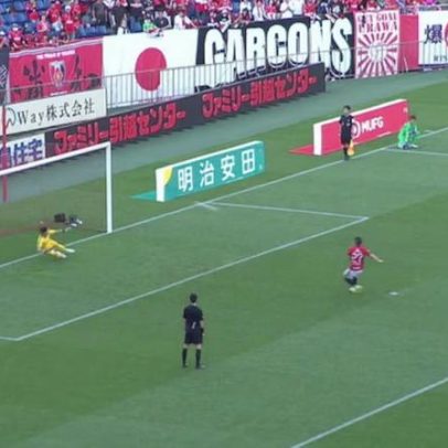 Urawa Reds x Tokyo Verdy: pênalti marcado por Toshikazu Teruuchi