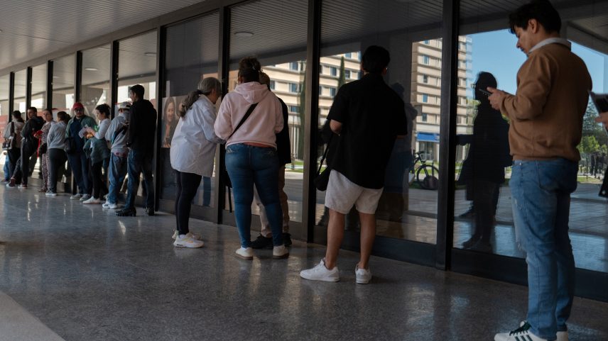 Migrantes solicitam certificado de histórico de viagem na Espanha