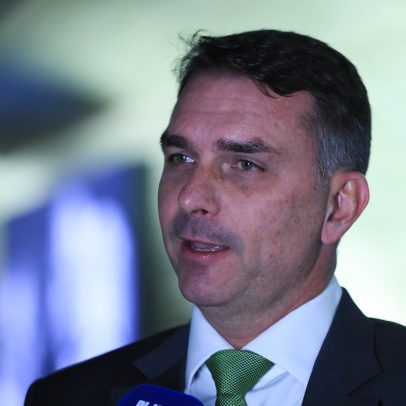 Família Bolsonaro pode ter maioria no STF se Flávio vencer eleições, diz estudo