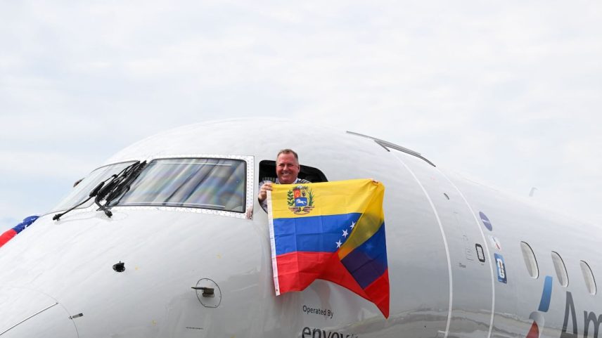Primeiro voo partiu de Miami por volta das 11h16 (horário de Brasília) e deve chegar no início da tarde em Caracas.