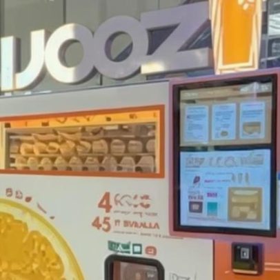 Jovem francês pode ser preso por lamber canudos de máquina em Singapura