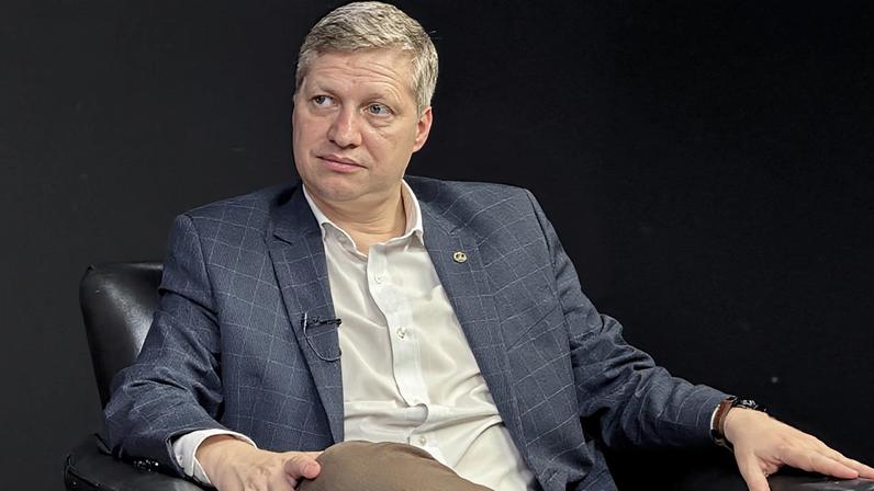 Marcel van Hattem afirma que a investigação estaria sendo “tolhida” e defende a renovação do Senado