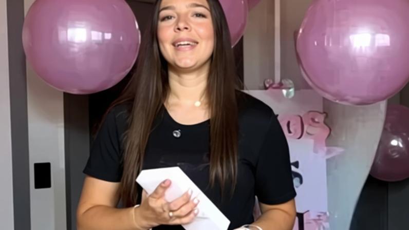Maria Sophia se surpreende ao abrir presente de aniversário recebido de Poliana Rocha