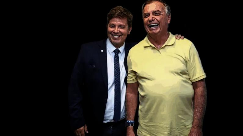 Frias declarou que o documentário é “um registro de uma trajetória que marcou milhões de brasileiros”; na imagem, Mario Frias (esq.) e Jair Bolsonaro (dir.)