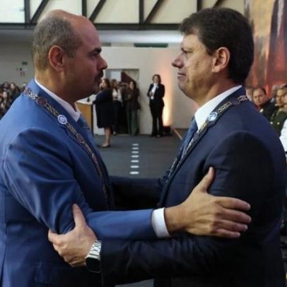 Tarcísio recebe medalha em MG e critica polarização no país