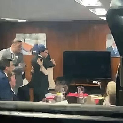 Messias abraça a esposa ao saber da derrota no Senado