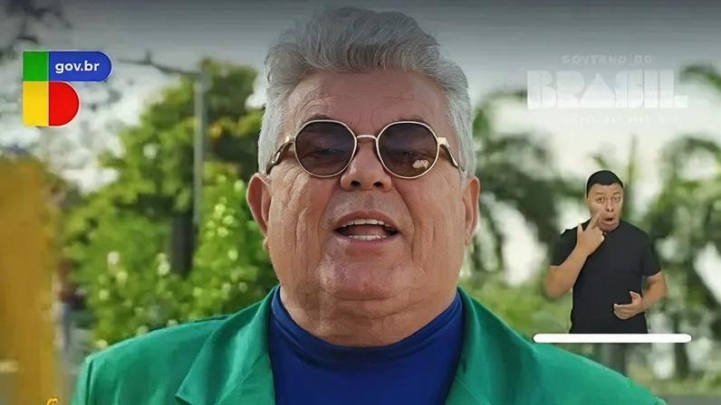 O carnavalesco Milton Cunha, que recebeu R$ 310 mil para propaganda de programa do SUS (Foto: Reprodução/Facebook/Governo do Brasil)