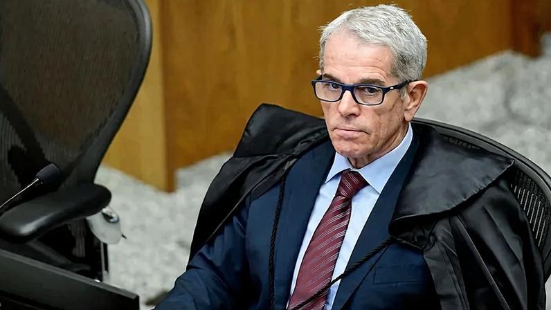 Ministro Antonio Saldanha Palheiro durante sessão no STJ; magistrado anunciou aposentadoria e deixará a Corte em 20 de abril de 2026