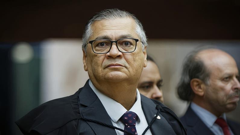 Dino questiona relação de Zettel com cemitérios privatizados em SP