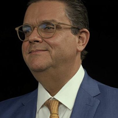Ministro Wolney Queiroz é internado no Recife com dores abdominais