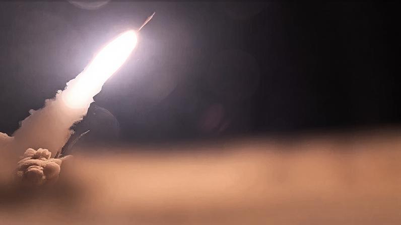 Mísseis sendo lançados pela Guarda Revolucionária Islâmica do Irã