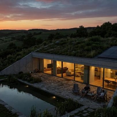 Casa-caverna moderna usa terra para zerar o consumo de energia