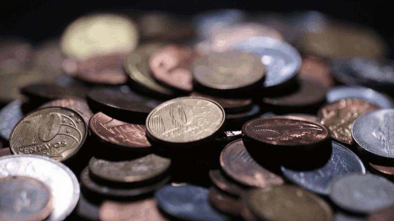 O Tesouro Nacional divulga mensalmente o saldo das contas públicas, excluindo os gastos com juros da dívida