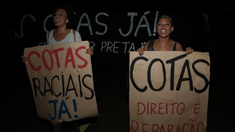 Manifestantes protestam a favor das cotas | Foto: reprodução