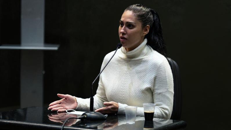 Monique Medeiros, mãe do menino Henry Borel: "Só Deus, meu filho e Jairinho sabem o que aconteceu naquela madrugada"