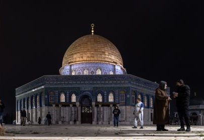 Mesquita de Al-Aqsa reabre em Jerusalém após 40 dias fechada