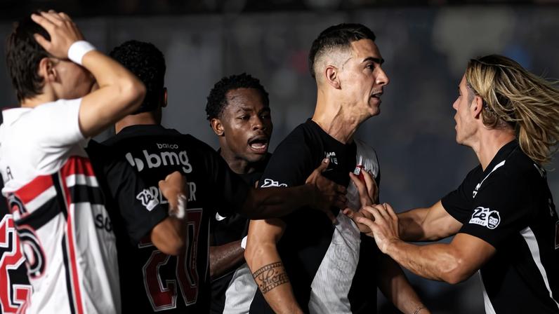 Vasco encurralou o São Paulo. E conseguiu a justa virada. Time de Roger não fez o que treinou