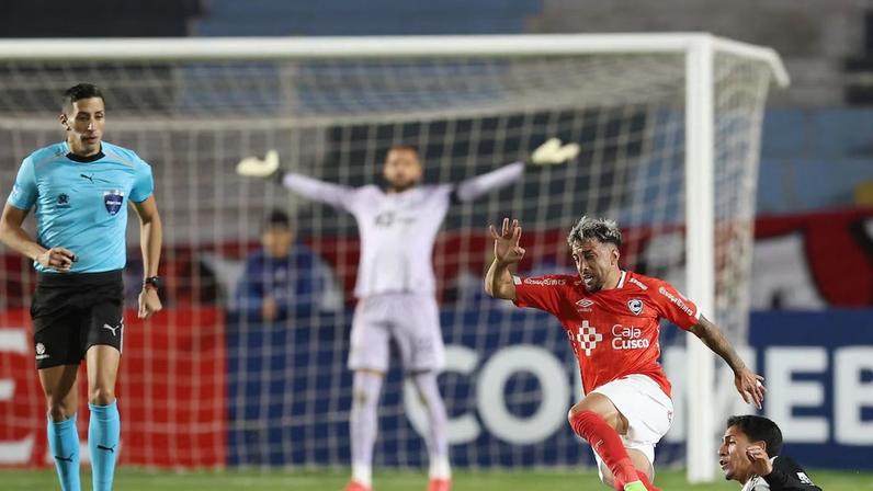 Cienciano superou o Atlético-MG, assumiu a liderança do grupo e jogou mineiros para a lanterna da chave.
