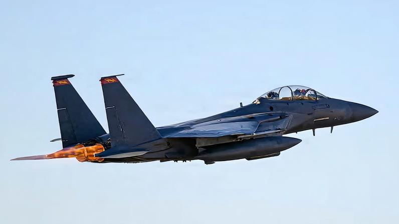 Caça F-15E dos EUA foi derrubado pelo sistema de defesa aéreo iraniano