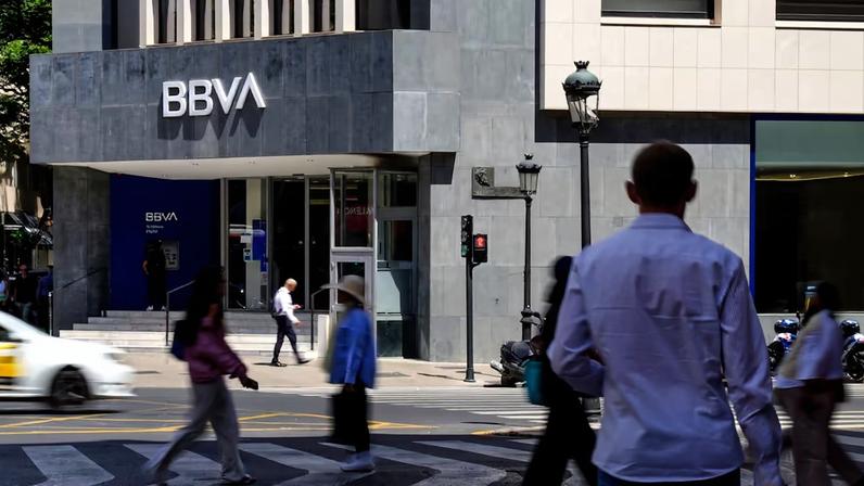 Spanish Banks as Government to Make BBVA-Sabadell Decision