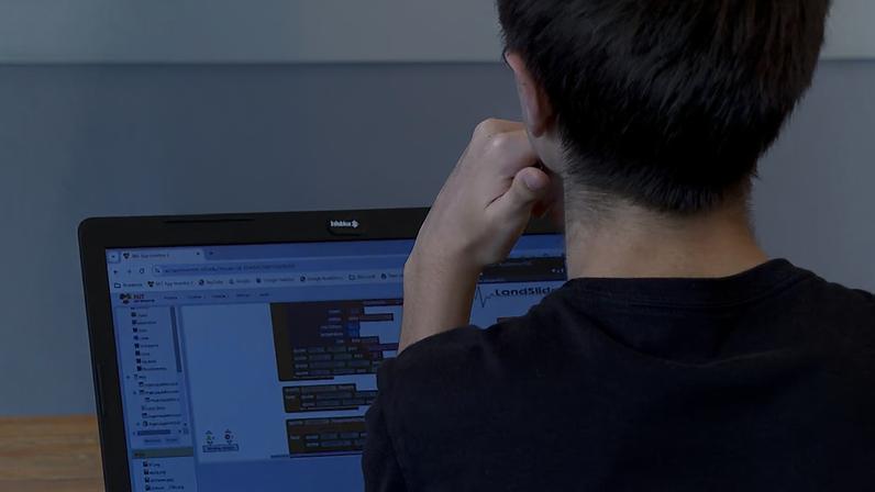 Segundo relator, proposta visa evitar que estudantes se tornem 'dependentes intelectuais' da IA