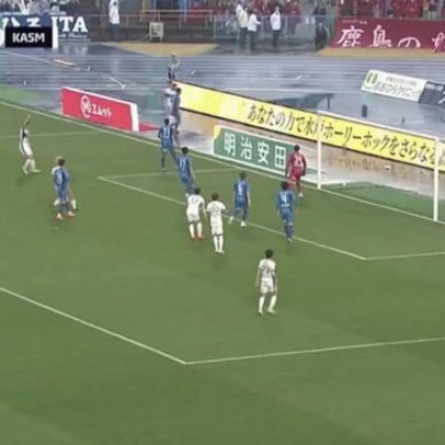 Pênalti marcado após falta de Koshiosaki