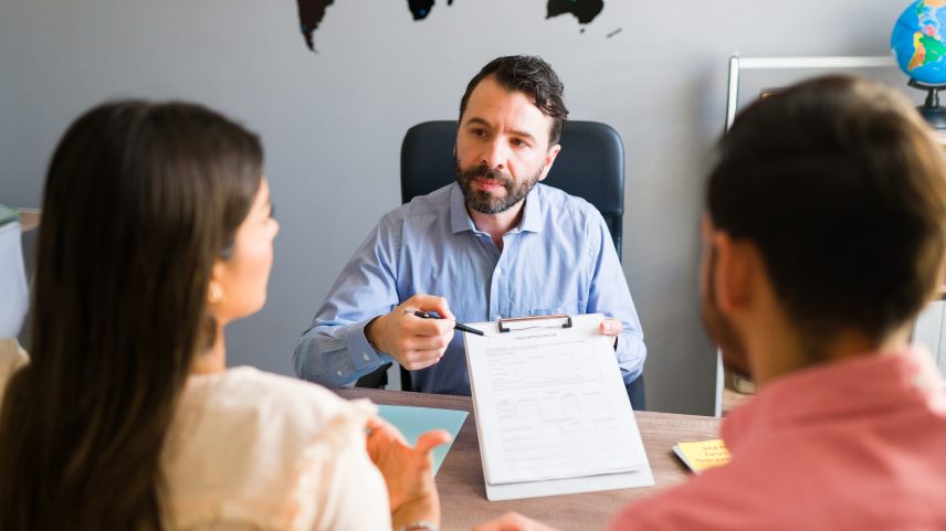 EUA aumentam triagem de vistos e questionam risco no país de origem