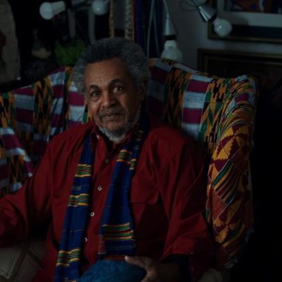 Lembrança de Napoleon Jones-Henderson, fundador da AfriCOBRA, energia da arte