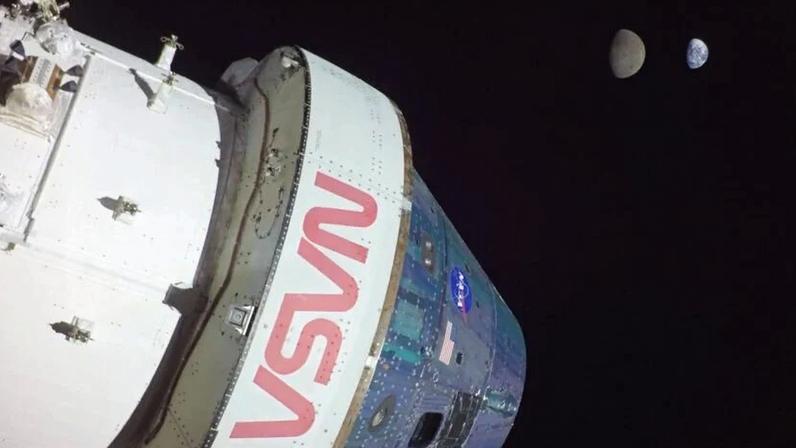 Reprodução/Nasa Sonda Orion capturou uma imagem da Terra e da Lua juntas, em 2022