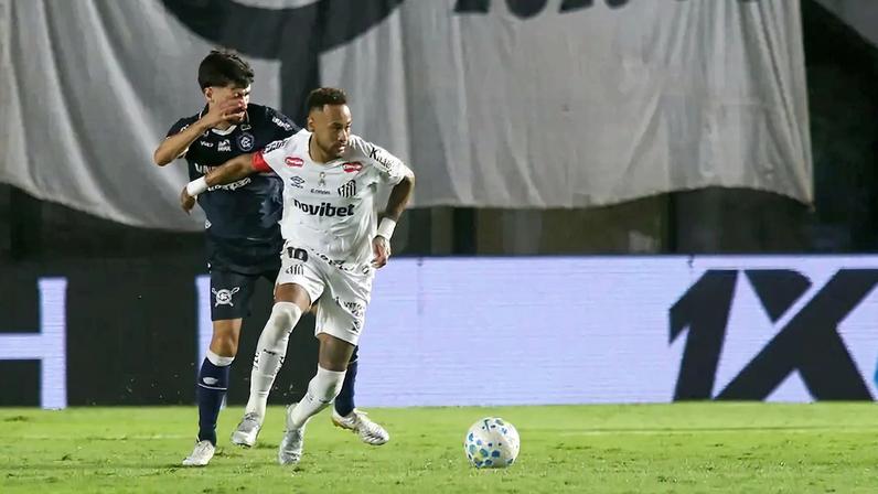 Neymar em ação durante Santos x Remo pelo Brasileirão (Foto: Mauricio De Souza/AGIF/Folhapress)