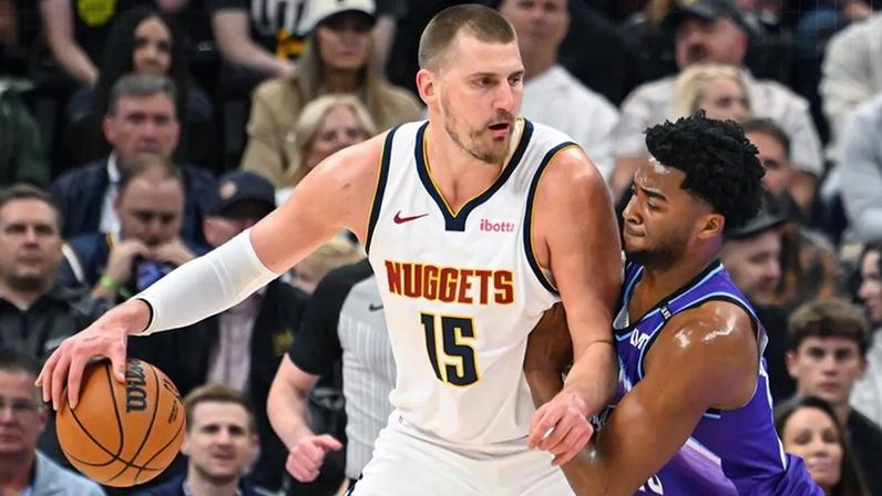 Nuggets vencem novamente com Jokic marcando marca histórica na NBA