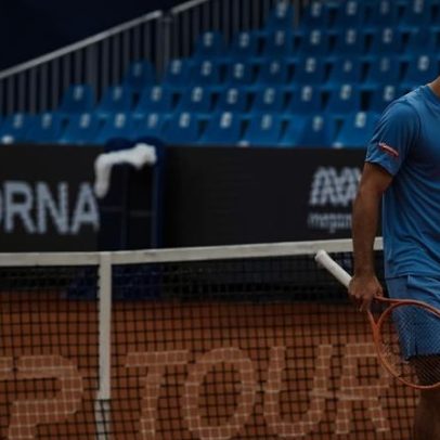 Tenista vence no ATP de Barcelona e é vaiado por saque inusitado