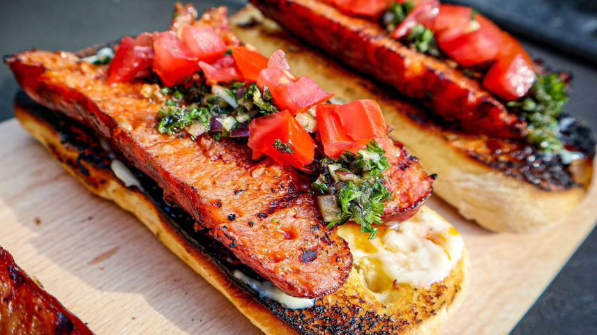 Lista das 10 melhores comidas de rua da América Latina tem salgado brasileiro; confira