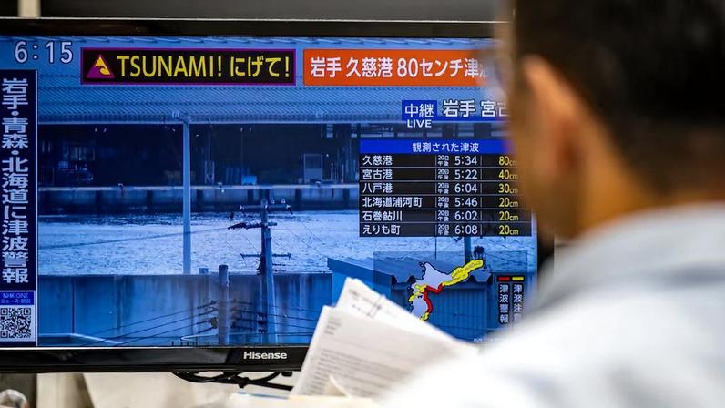 Tremor no norte do país levou autoridades a emitir alerta e recomendar evacuação de áreas costeiras; há previsão de ondas de até 3 metros