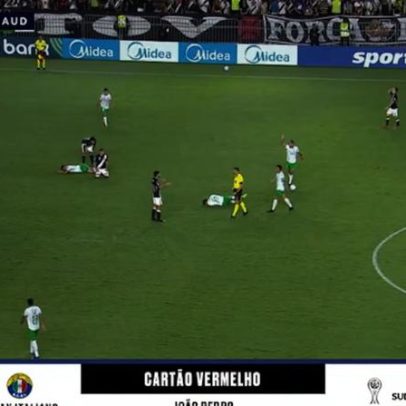 JP recebe segundo cartão amarelo e Vasco fica com um a menos
