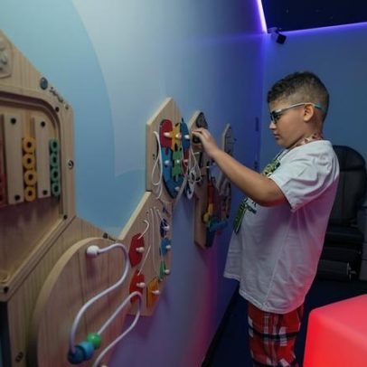 Dia de Conscientização do Autismo impulsiona salas multissensoriais em aeroportos