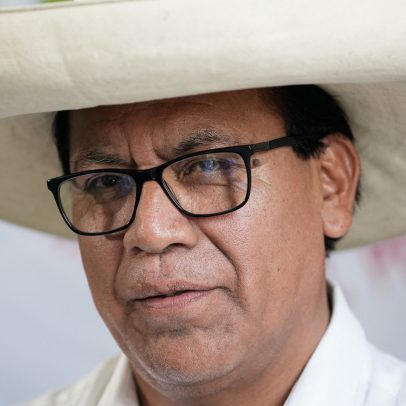 Aliado de Castillo, Roberto Sánchez busca passagem ao segundo turno no Peru