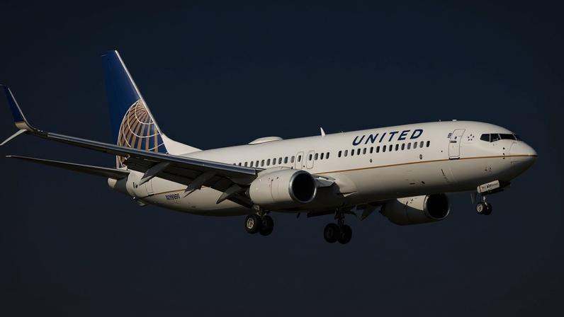 Boeing 737 da United: colisão com drone