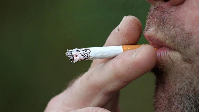 Reino Unido aprova proibição vitalícia de tabaco para jovens