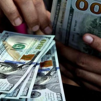 Dólar fecha estável abaixo de R$5 apesar de impasse no Oriente Médio