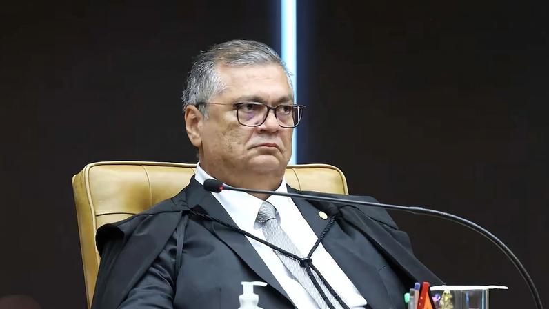 Dino afirma que 'mudanças superficiais, assentadas em slogans fáceis, ou de caráter puramente retaliatório não fortalecem o Brasil', em referência à proposta de Fachin