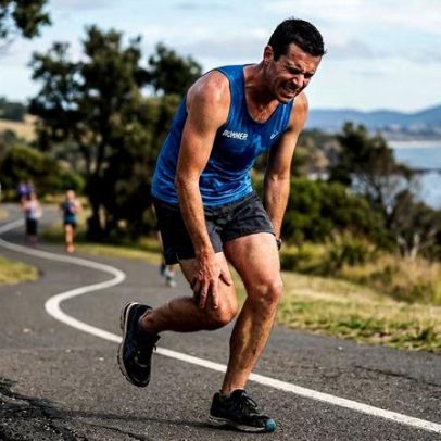 Dor ao correr pode ser alerta do corpo, nem sempre é normal