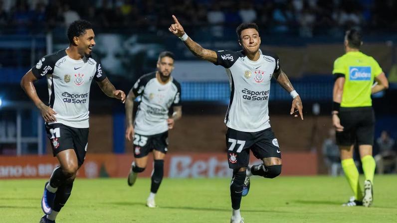 Jesse Lingard deu a vitória ao Corinthians em Santa Catarina.