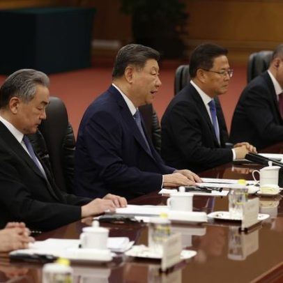 Xi Jinping vê mundo em desordem e reforça papel da China no Oriente Médio