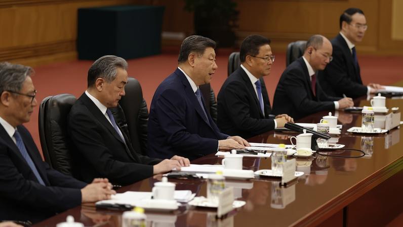 Xi Jinping vê mundo em desordem e reforça papel da China no Oriente Médio