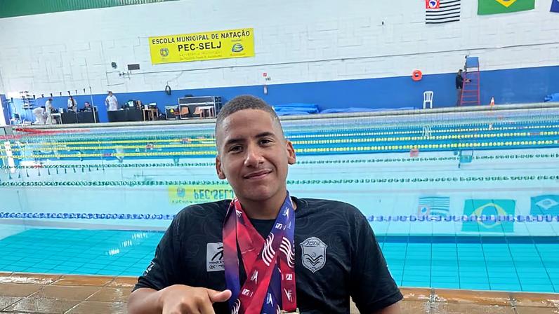 Ex-atendido da Apae Bauru é convocado para competição internacional de paranatação