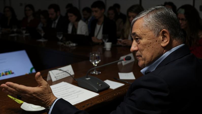 O ministro da Secretaria de Relações Institucionais, José Guimarães, em conversa com jornalistas no Palácio do Planalto | Divulgação/Marcelo Camargo/Agência Brasil