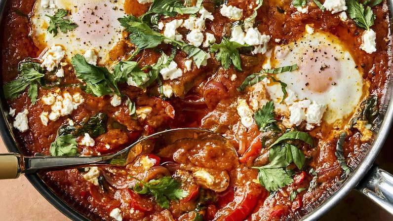 Ovos pochê com Obe Ata elevam molho nigeriano a destaque no café da manhã